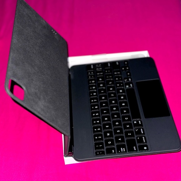 Apple Magic Keyboard 11-inch iPad Pro 1st, 2nd, 3rd Gen and iPad Air 4th,5th Gen - Picture 6 of 10